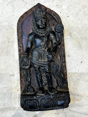 【二手】 尼泊爾百八十年老石雕蓮花手觀音高約22cm黑石石雕尼131 藏傳 佛像 唐卡【南庭玉】
