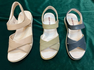三輝皮鞋ORIS柔軟羊皮交叉素色氣墊平底涼鞋，粉紅/綠/藍，零碼特價現貨，正韓國製KOREA
