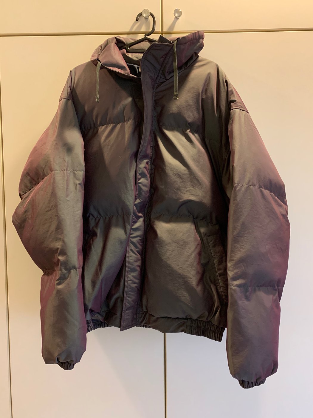 FEAR OF GOD ESSENTIALS Puffer Jacket Iridescent | Yahoo奇摩拍賣