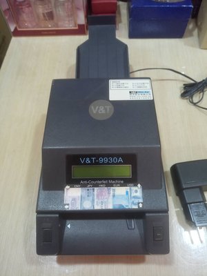 二手 V&amp;T-9930A 複合式外幣驗鈔機