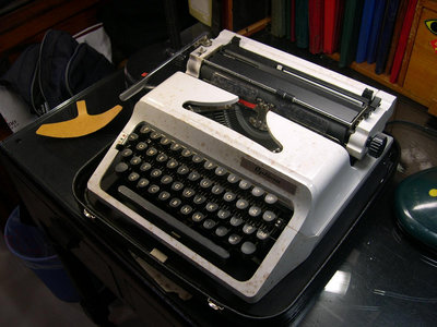 [古倉]-早期東德製 Optima打字機  傳統打字機  珍藏 擺飾 零件 古董 二手打字機-含盒完整