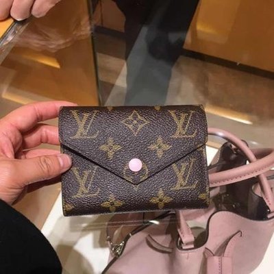 【二手正品】Louis Vuitton LV M62360 Victorine 粉紅 三折 短夾 有現貨