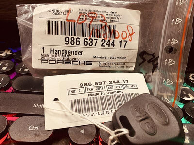 WD高賓保時捷零件倉庫Porsche 986 996 歐規原廠全新晶片鑰匙頭 98663724417