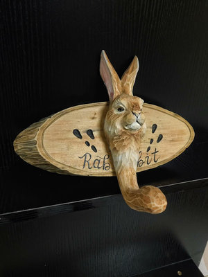 【現貨一個】天羽工藝木雕手工作品，寫實動物風格兔子，兔子衣帽