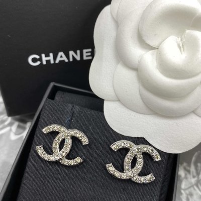 【COCO 精品專賣】CHANEL 黑銀 金屬 雙C LOGO 水鑽 鑲飾 針式 耳環 AB5890 現貨