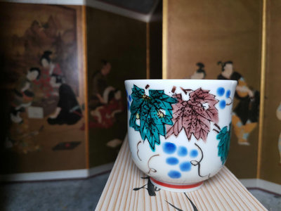 日本回流九谷白舟底款交趾葡萄繪滿繪茶杯 五客 葡萄紋多子多福