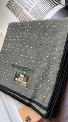 日本製Givenchy 紀梵希男性紳士手帕，約46/46