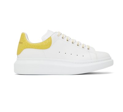 [全新真品代購] Alexander McQueen 黃色鱷魚皮革壓紋後尾 白色 休閒鞋 / 運動鞋 (AMQ)