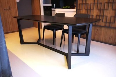 HODERN POLIFORM-CONCORDE 餐桌/會議桌，栓木細緻紋理天然毛孔+獨到的設計外型，質感無限
