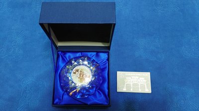 西元2000年發行，台北捷運南港線通車紀念銀章(水晶版)，1盎斯，純銀999電鍍金，原盒證，少見，美品