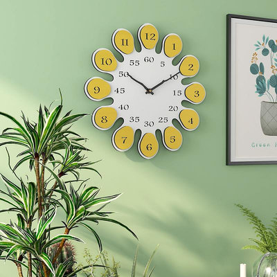 時鐘 亞馬遜熱賣實木創意掛鐘 現代客廳花瓣時鐘木制簡約靜音鐘錶