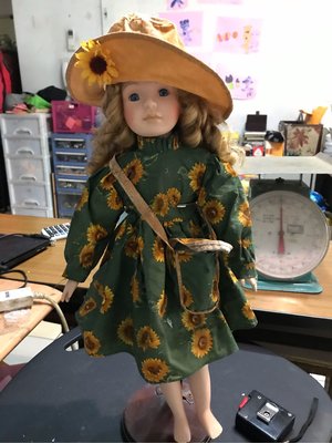 陶瓷娃娃 高46cm 不含支架 身體是棉布填空可彎 重0.6kg二手七分新無鞋 已重製其內衣