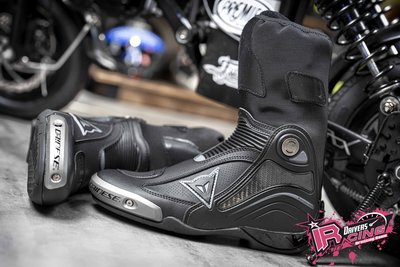 ♚賽車手的試衣間♚Dainese® Axial D1 Black 頂級 內靴 車靴 賽車靴 2019