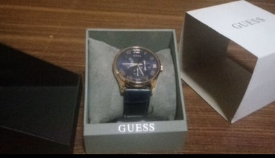 Guess寶藍色介面 皮革錶帶 手錶