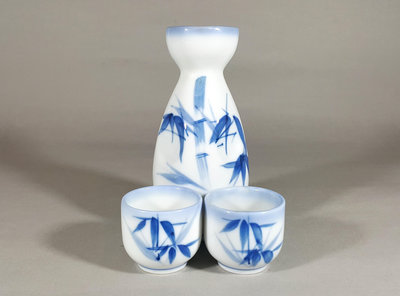[銀九藝] 日本早期 香山瓷器 手繪酒壺+酒杯 3件組 (1)