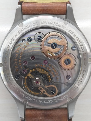 神赫手錶，錶徑47 mm，舊化不鏽鋼錶殼鈦色，深灰色三明治面盤，鑽石龍頭，限量發行；ST1機芯（正eta 6497升級版）,同心圓日內瓦波紋打磨，砝碼平衡擺輪
