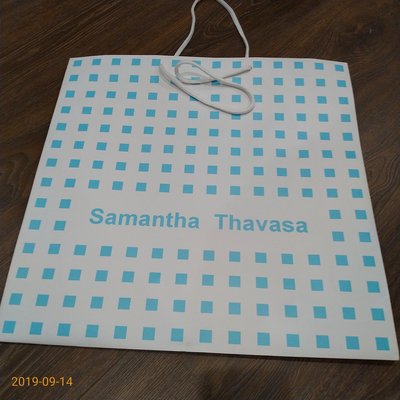 Samantha Thvasa 日本專櫃 白色Logo 品牌紙袋 精品紙袋 手提袋 9成9新 尺寸 45*45*14 cm 可合併運費 超取會稍微彎折