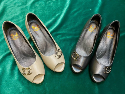 三輝皮鞋台灣製羊皮小香風水鑽銀飾魚口中跟高跟鞋，灰綠/黑色，零碼特價現貨MIT