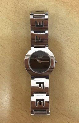 天使熊小鋪～法國FENDI時尚不鏽鋼錶 9.99成新 有盒裝 logo女錶 原價23500