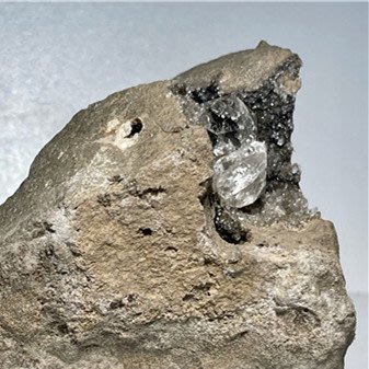 阿賽斯特萊 663g天然美國赫爾基蒙能量雙尖帶岩石閃靈鑽水晶原礦標本 紫藍綠黑白銀鈦晶髮晶柱球手珠排超七紫晶洞碧璽原礦石