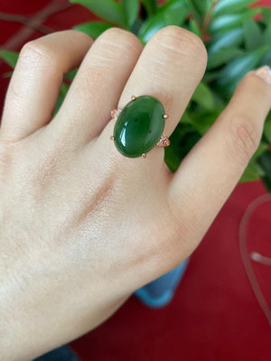 和田玉碧玉菠菜綠色戒指 超大顆蛋面鑲嵌 顏色非常濃郁 料子油