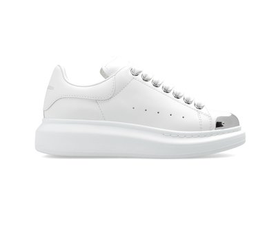 [全新真品代購-F/W23 新品!] Alexander McQueen 銀色金屬細節 白色皮革 運動鞋 (AMQ)