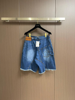 JW Anderson 新款拼接牛仔短褲，短褲采用拼接的設計，帶來豐富的視覺效果在搭配時，襯衣單品也可作為夏 NO7264