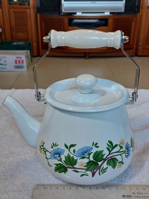 茶壺(5)~~早期琺瑯茶壺.水壺~~台製~~花朵~~KOBE~~容量約2000CC
