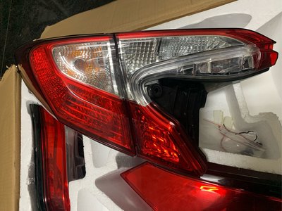 2018年 Toyota CHR 原廠後尾燈