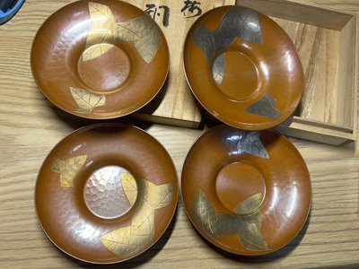 品相不錯的玉川堂 葉紋 銅茶托 上面雕刻金色楓葉  經典款式