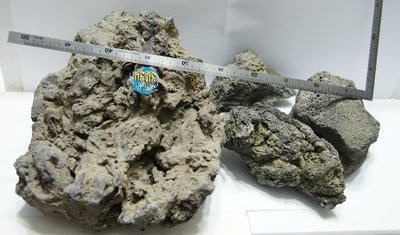 欣欣水族~缺貨~BB1-印尼黑火山岩造景石10~20公分~每公斤~不挑大小隨機出貨