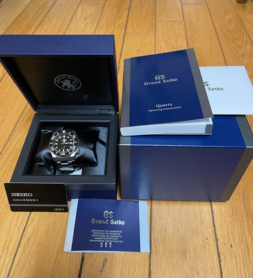 GS Grand Seiko 高規格精典石英錶，9F61機芯、43.6mm、防水200m