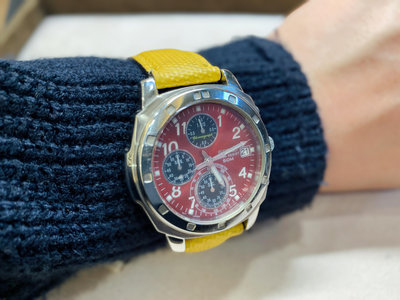 SEIKO 精工錶 經典三眼石英錶 V657-9010 紅面