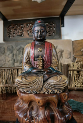 老檜木雕～如來佛祖，回流作品，佛像高12直徑9厘米，不含底座