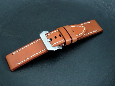 艾曼達精品~24mm收24mm直身,小沛的新衣 焦糖色真皮錶帶,panerai 沛納海代用品,白色牢靠手工車縫線