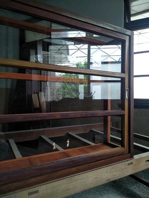 五面光 檜木 超窄身 古玻璃 超強陳列玻璃櫃！ . 超窄 28cm !   全玻璃 展示(含頂部) 陳列