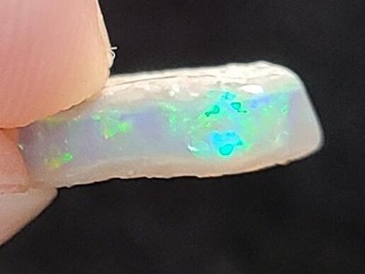 ***原礦屋*** 頂級歐泊(Opal)！A級澳洲火蛋白原礦標本0.296g (帶明顯火彩)！(寶石、礦石、冥想、靈修)