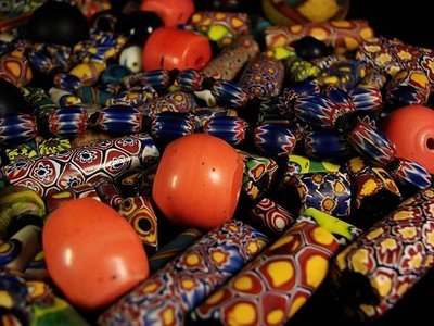 [ 原住民 ] 19世紀以前老琉璃珠數百顆(總計約600顆.含狄傑尼珠)
