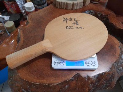 橫式桌球拍 採用製材存置50年以上台灣檜木（厚度7.5mm）