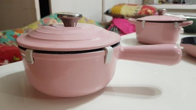法國Le Creuset 16公分粉色單柄鑄鐵鍋