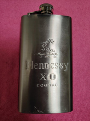 法國軒尼詩XO隨身攜帶不銹鋼酒壺 容量150ml 尺寸高度1