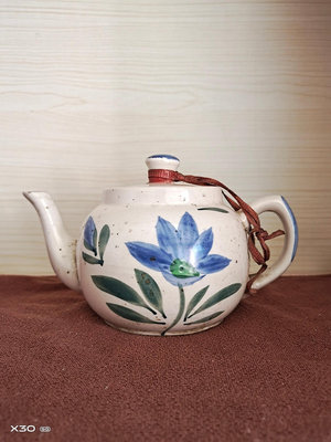 清末民國素三彩出水芙蓉茶壺。全美品。原皮殼原包漿。茶壺實用器