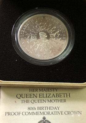 【鑒 寶】（世界各國錢幣） 英國1980年25新便士大型精製紀念銀幣(女王母親80歲生日，完未品) DDS236