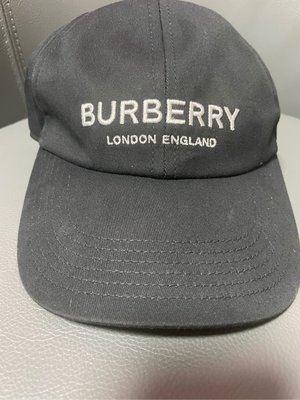 二手正品️ Burberry 經典字母 帽子 只買正品  所以賣的都是正品 照片照得不好 是純黑的 沒有霧白