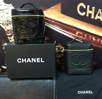 Chanel vintage 老香化妝包，荔枝皮黑色金鍊