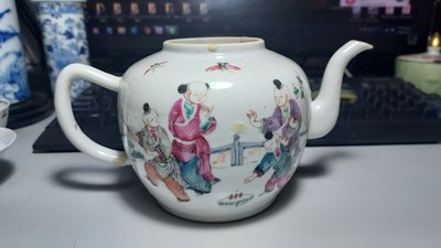 海】中国美術品 大清同治年製 蓝釉人物粉彩茶壺 茶缶？ 骨董品 時代品