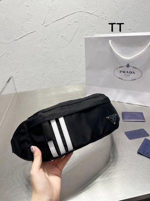 現貨#Prada 胸包 腰包 聯名Adidas 降落傘布料 斜挎包 男女通用款 超高回頭率 尺寸 26 11cm簡約