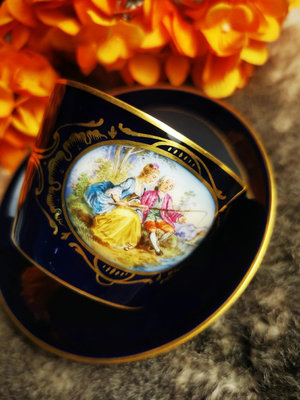 德國皇家寧芬堡出品的一組鈷藍開窗手繪華托人物茶杯咖啡杯碟