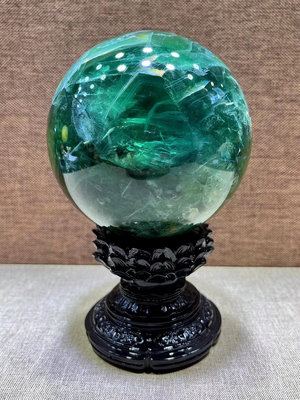 40號，綠螢石球擺件，顏色濃郁碧綠，很別的一顆、內包物很有1735 水晶 原石 擺件【玲瓏軒】