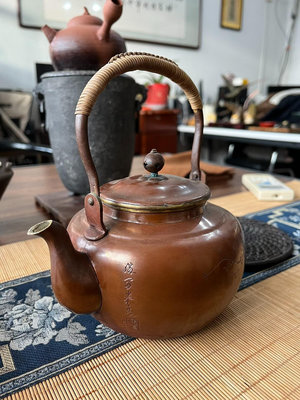 日本老銅壺一把，低價處理，有滲漏，容量大概600-700毫升